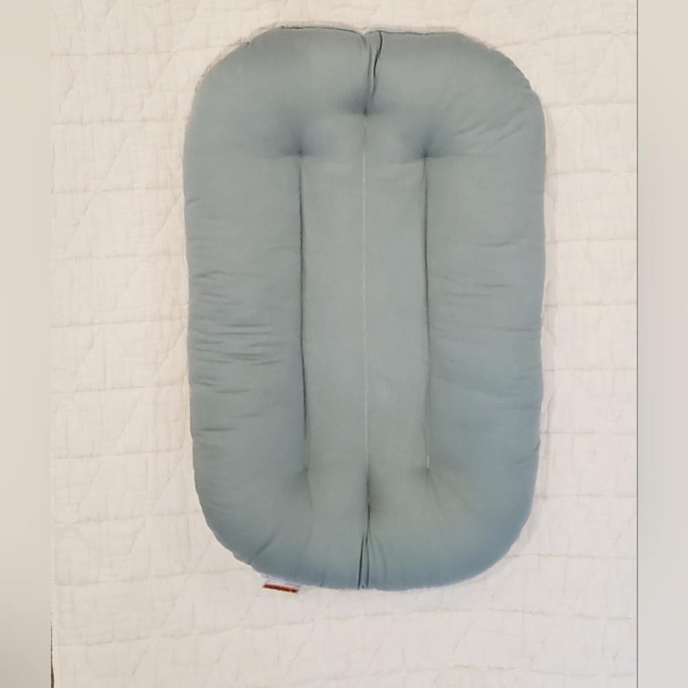 Snuggle me baby lounge
